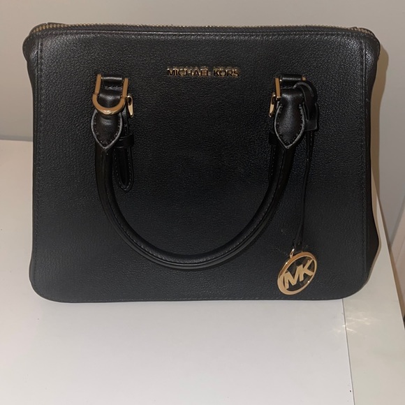 Michael Kors - Picture 1 of 7
